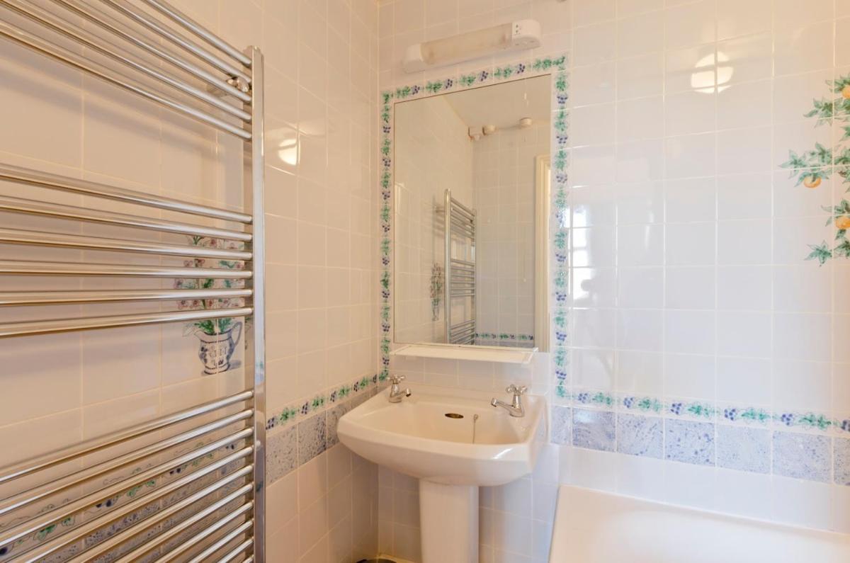 Appartamento Notting Hill Charm -Sleeps 5 - Urban Retreat Londra Esterno foto